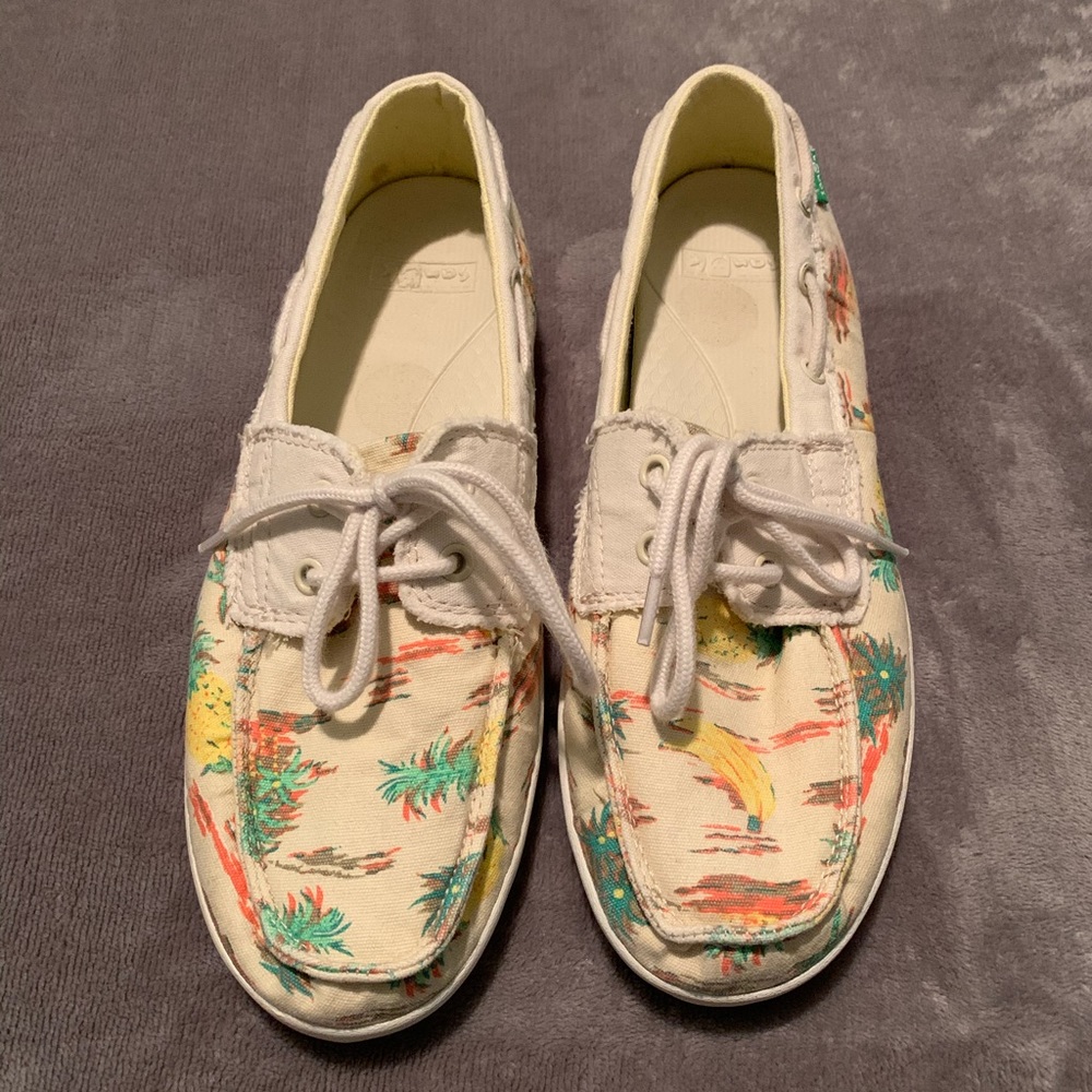 Sanuk Slip on Shoes. Size 7.  EUC.